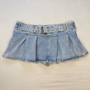 Almost Famous Belted Pleated Denim Mini Skort LARGE Low Rise Light Wash Side Zip